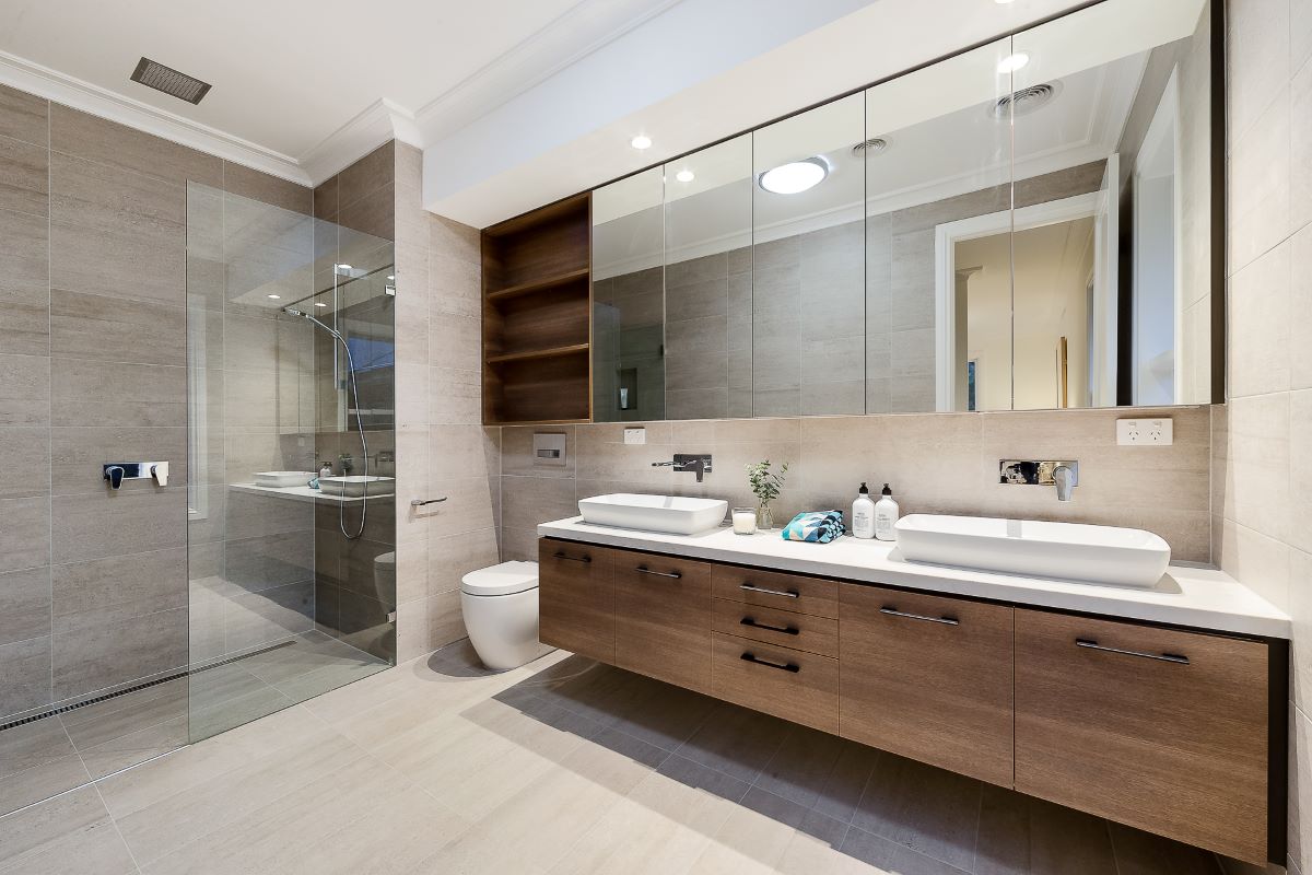 Czy wybór zestawu mebli łazienkowych może pomóc w oszczędności czasu przy urządzaniu wnętrza?