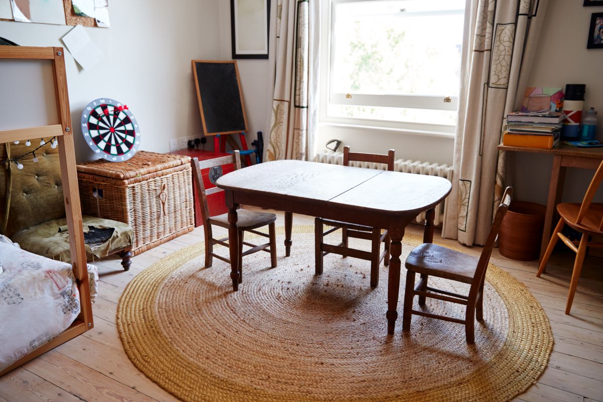 Rozkładane stoły kuchenne – praktyczne rozwiązanie dla małych mieszkań